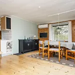 6 Person In Struer-by Traum