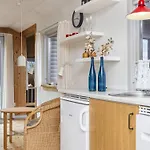 6 Person In Struer-by Traum