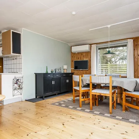 6 Person In Struer-by Traum