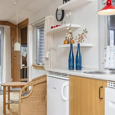 6 Person In Struer-by Traum