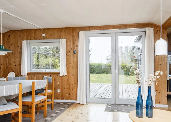 6 Person In Struer-by Traum
