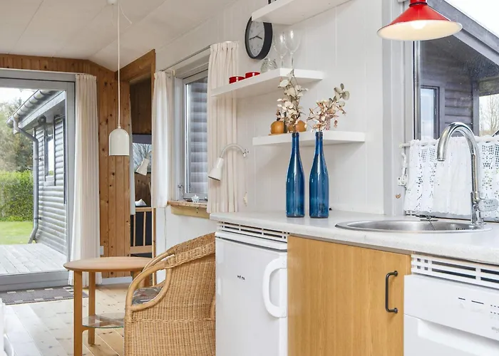 6 Person In Struer-by Traum
